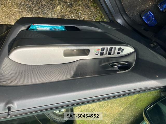 Suzuki WAGON R 2004-10 7061449-11