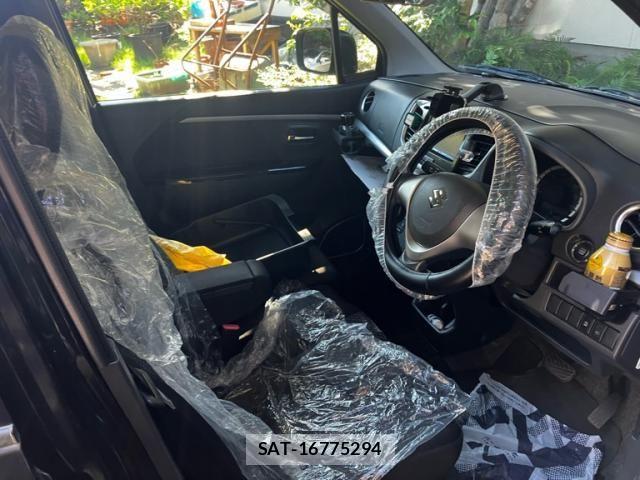 Suzuki WAGON R 2014-02 7981622-17