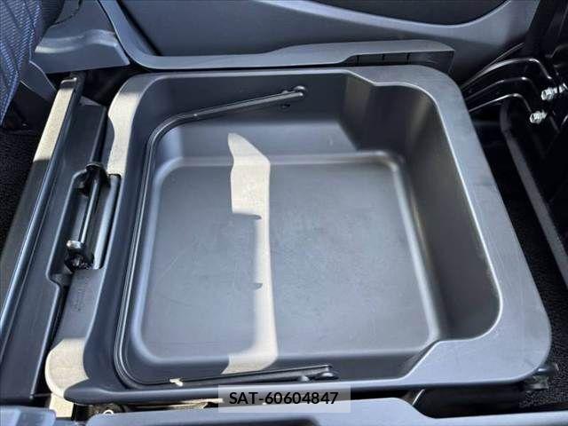 Suzuki WAGON R 2016-03 8211090-28