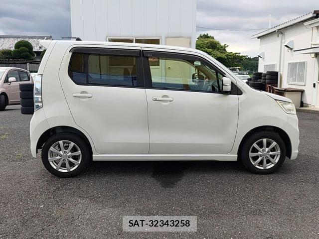 Suzuki WAGON R 2013-11 8528302-10