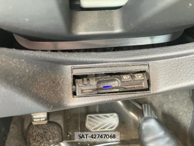 Suzuki WAGON R 2011-08 8528312-23