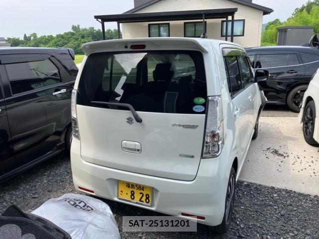 Suzuki WAGON R 2013-06 8232484-5