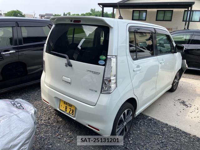 Suzuki WAGON R 2013-06 8232484-6