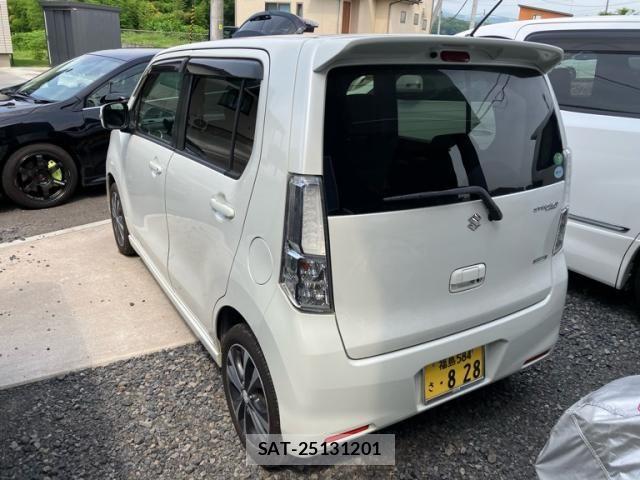 Suzuki WAGON R 2013-06 8232484-7