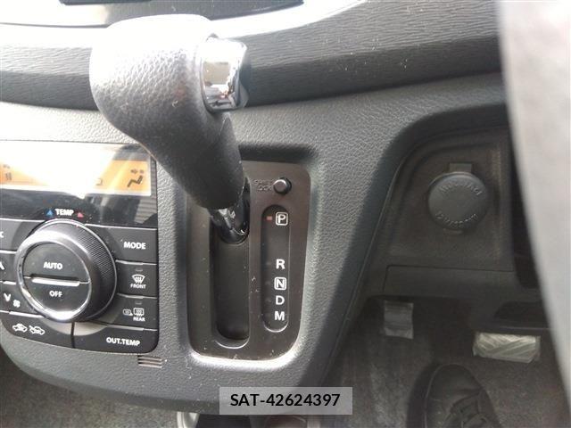 Suzuki WAGON R 2015-08 8247211-14