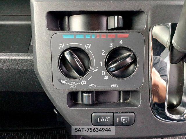 Daihatsu WAKE 2015-01 1427215-16