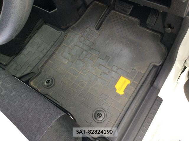 Daihatsu WAKE 2015-07 6615811-16