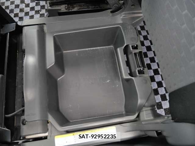 Daihatsu WAKE 2015-04 6615812-17