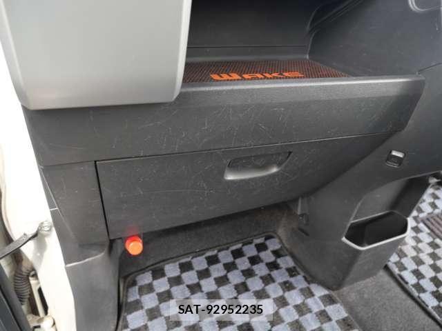 Daihatsu WAKE 2015-04 6615812-18