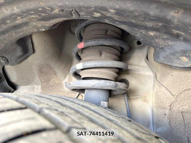 Daihatsu WAKE 2015-11 6818117-18