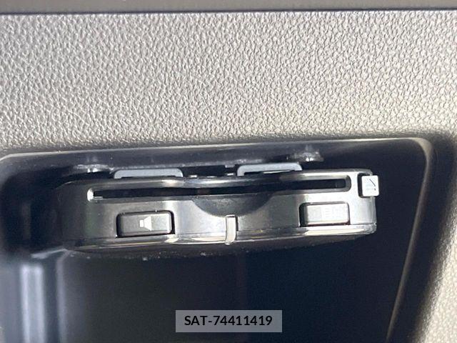Daihatsu WAKE 2015-11 6818117-4
