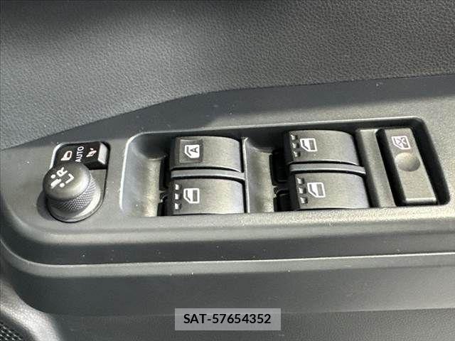 Daihatsu WAKE 2017-04 7061468-27