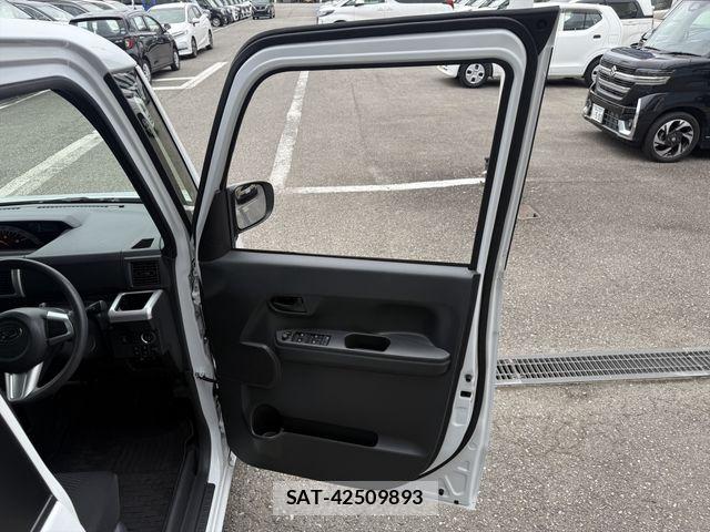 Daihatsu WAKE 2022-04 7458957-8