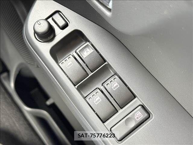 Daihatsu WAKE 2015-09 7730927-28