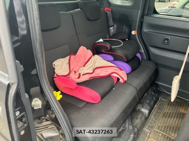 Daihatsu WAKE 2015-11 8161219-16