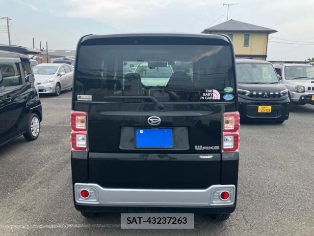 Daihatsu WAKE 2015-11 8161219-4