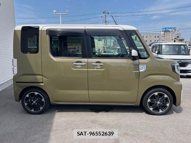 Daihatsu WAKE 2015-04 8211108-15