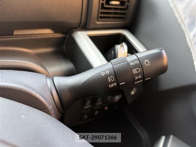 Daihatsu WAKE 2015-06 8232488-27
