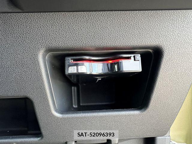 Daihatsu WAKE 2017-05 8232486-13