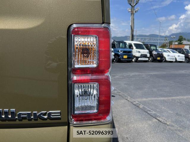 Daihatsu WAKE 2017-05 8232486-24