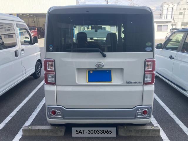 Daihatsu WAKE 2015-10 8247215-3