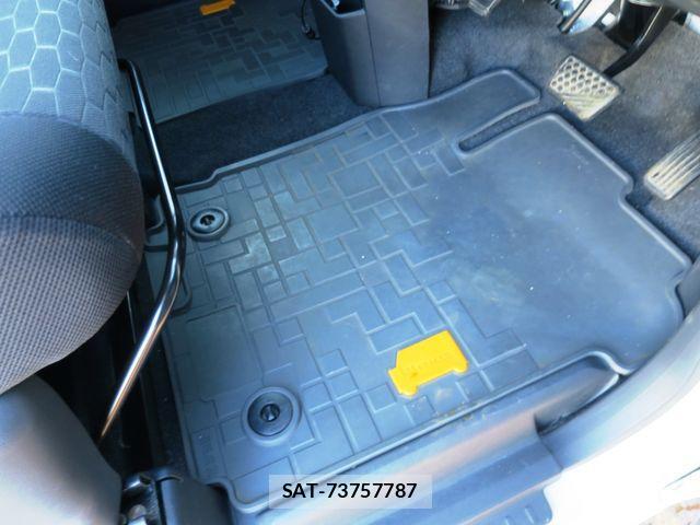 Daihatsu WAKE 2015-05 3780526-28