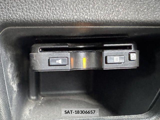 Daihatsu WAKE 2015-07 5883292-13