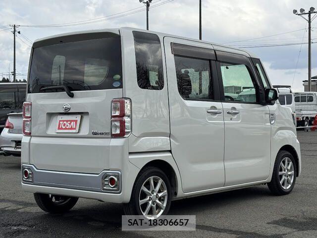 Daihatsu WAKE 2015-07 5883292-4