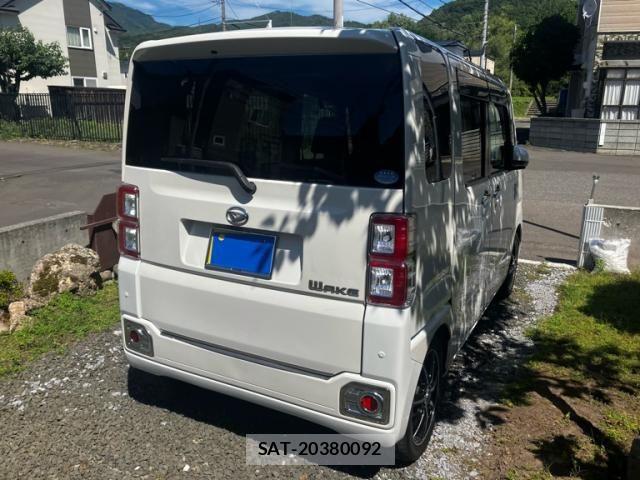 Daihatsu WAKE 2017-09 8369894-3
