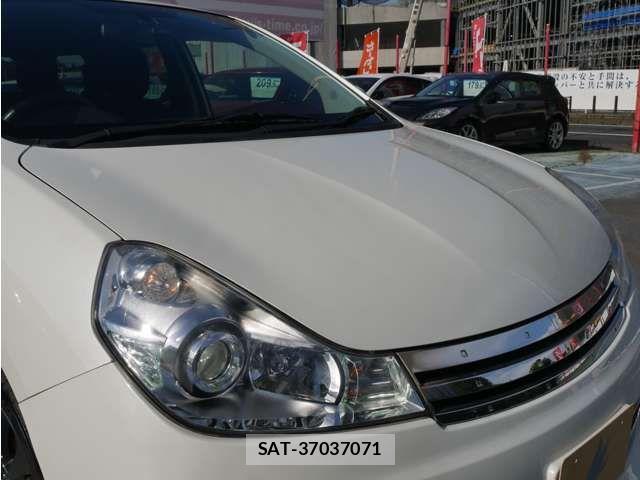 Nissan Wingroad 2017-03 1382204-9