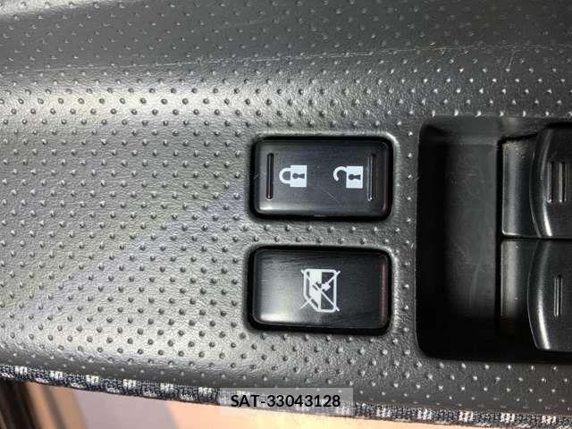 Nissan Wingroad 2015-08 4995762-15