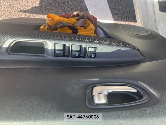 Nissan Wingroad 2007-12 6615820-10