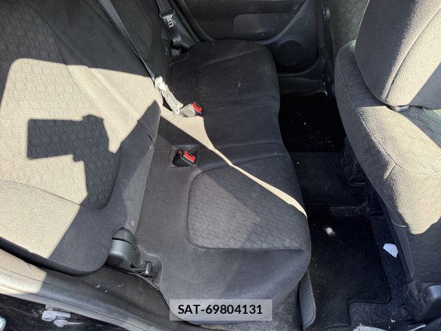 Nissan Wingroad 2014-03 6615818-12