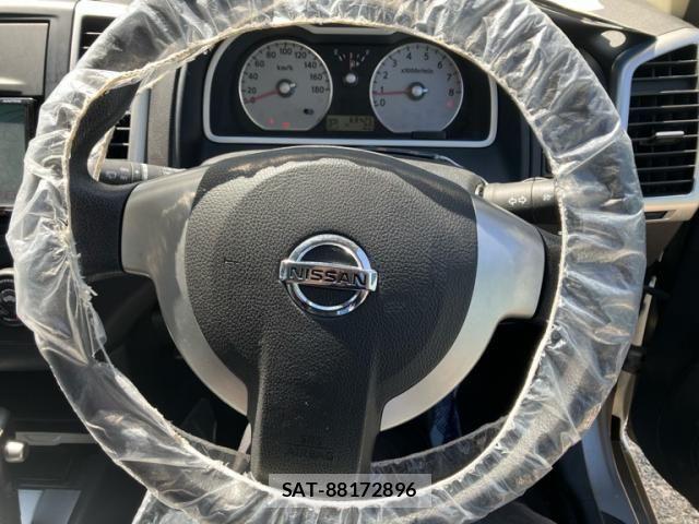 Nissan Wingroad 2009-12 7360571-11