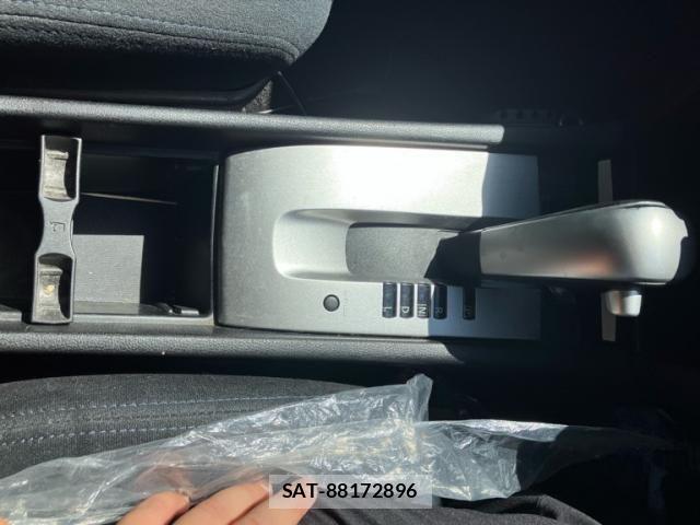 Nissan Wingroad 2009-12 7360571-13
