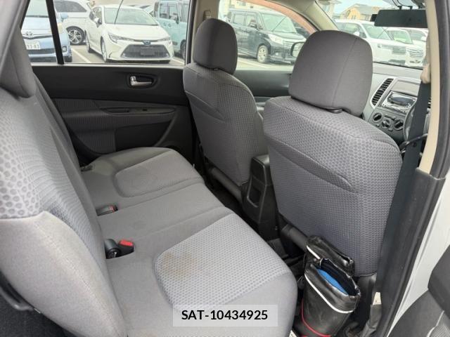 Nissan Wingroad 2005-11 8247221-6