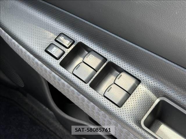 Nissan Wingroad 2015-03 8369895-26
