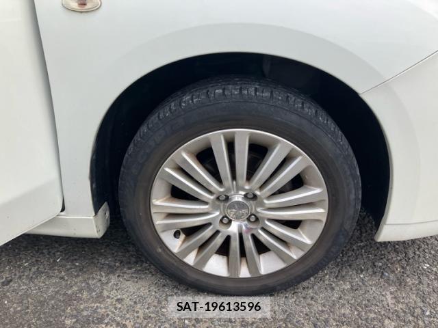 Nissan Wingroad 2011-09 8746982-10