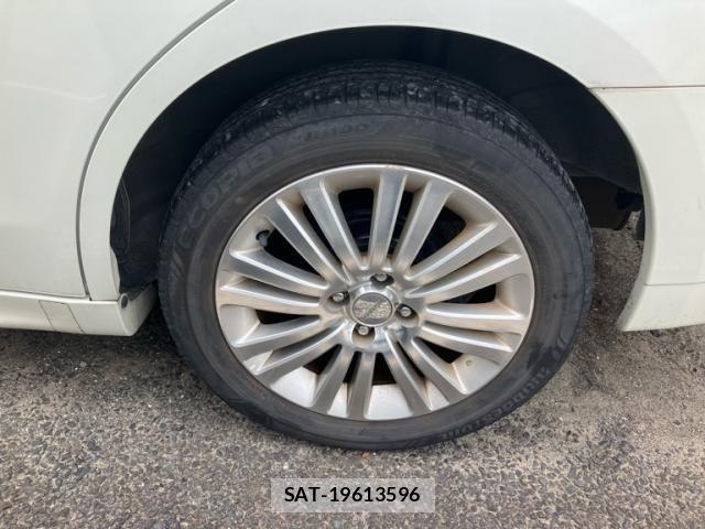 Nissan Wingroad 2011-09 8746982-12