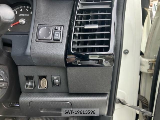 Nissan Wingroad 2011-09 8746982-15