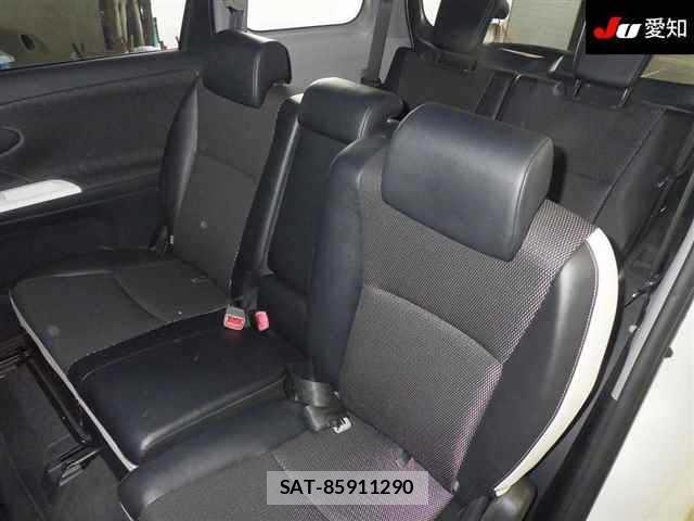 Toyota WISH 2012 1218365-5