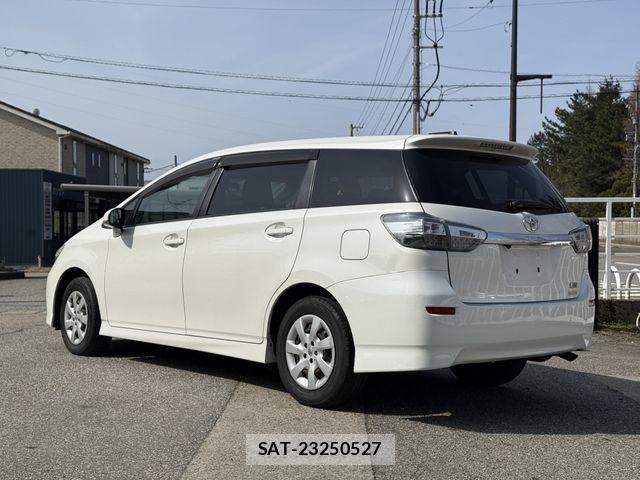 Toyota WISH 2013-04 6221346-2