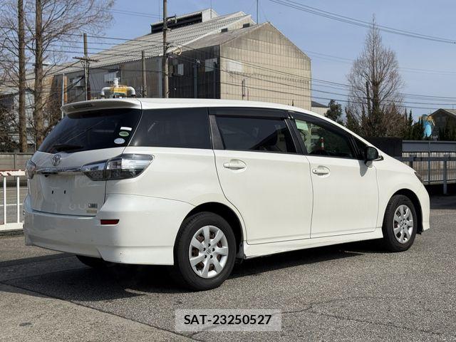 Toyota WISH 2013-04 6221346-4