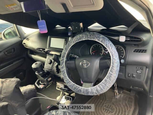 Toyota WISH 2017-04 7061473-10