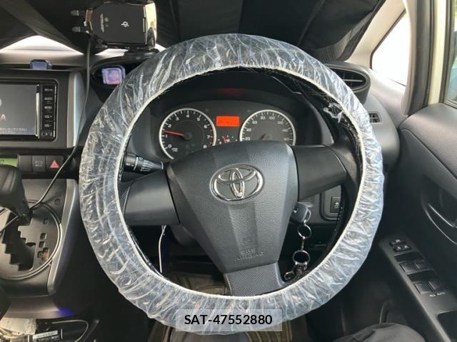 Toyota WISH 2017-04 7061473-16