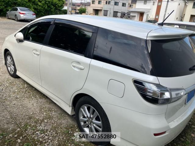 Toyota WISH 2017-04 7061473-3