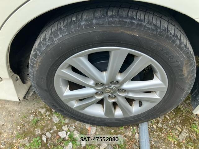 Toyota WISH 2017-04 7061473-7