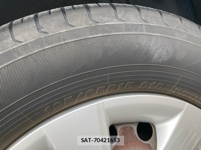 Toyota WISH 2013-08 7227461-12