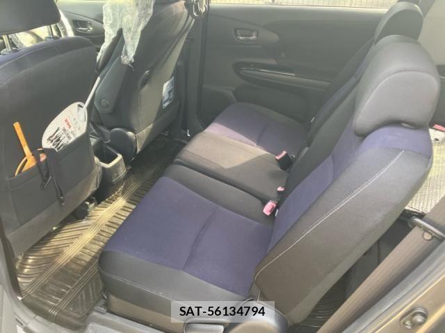Toyota WISH 2013-06 7394961-16