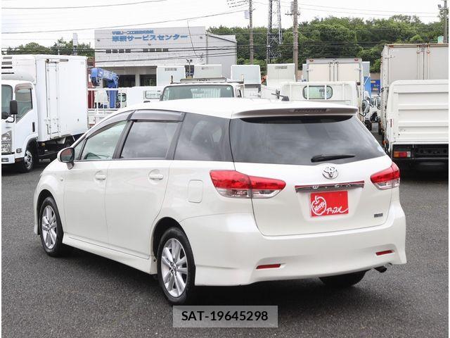 Toyota WISH 2011-09 7458972-28
